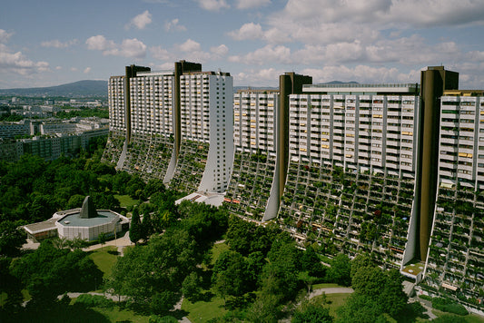 Exemplary Modernist housing: Alt Erlaa in Vienna