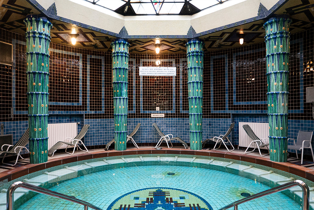 Amalienbad Visit the Art Deco Amalienbad swimming pool complex in Vienna – Blue ...